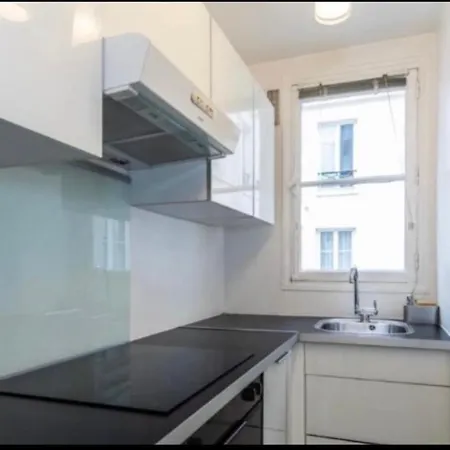 Elegant & Chic Near Several Monuments Of