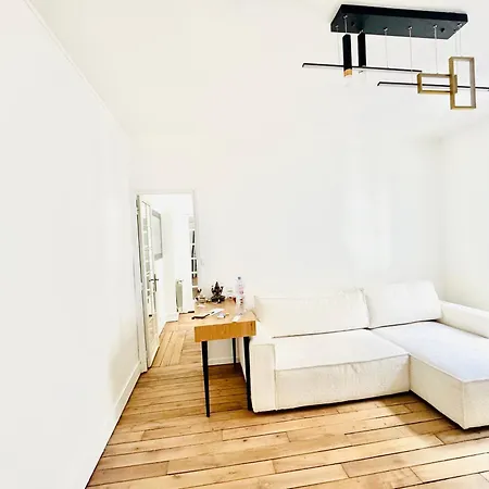 Elegant & Chic Near Several Monuments Of